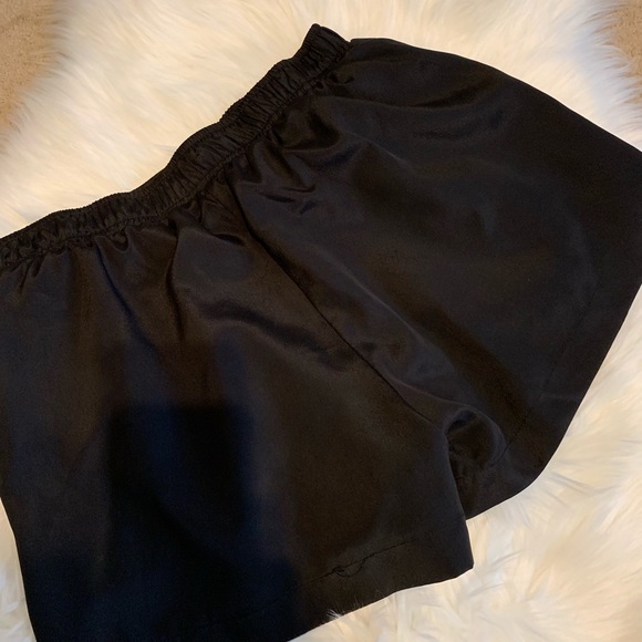 Basic Black Shorts with Pocket Cut Out Detail - Picture 3 of 3